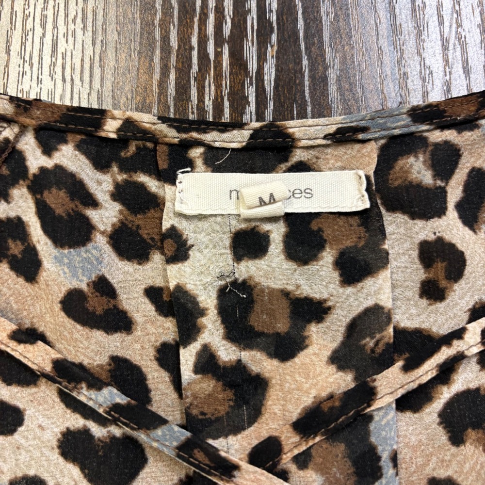 Maurice's Leopard Print Criss Cross V-Neck Faux‎ Wrap Blouse Brown Tan Medium - Picture 4 of 7